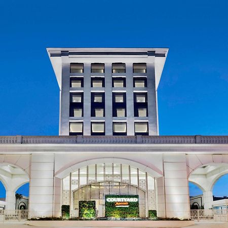 Courtyard By Marriott Bengaluru Hebbal Hotel Ngoại thất bức ảnh